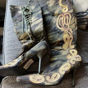 Camouflage Embroidered Women's Boots Size 8 1/2